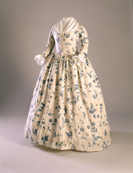 Round gown, 1760-1790.  From Historic New England.