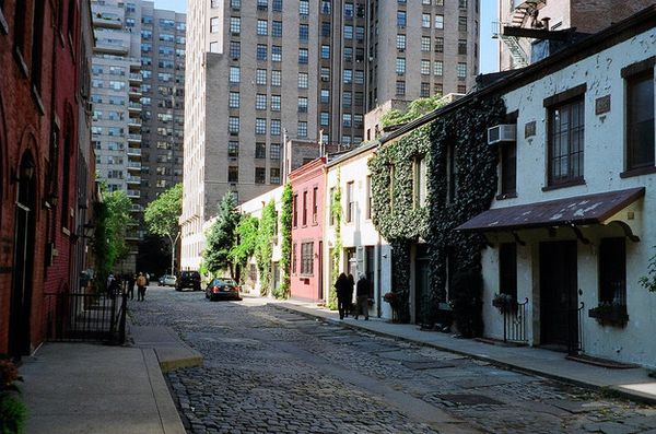Take a stroll along the Washington Mews. | 14 Non-Touristy Things Everybody Should Do In NYC