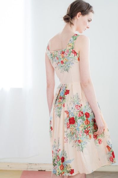 Such a gorgeous floral print summer dress.