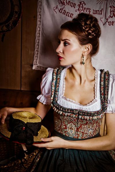 Dirndl. Lena Hoschek Tradition - Herbst/Winter 2012 (Fotos: LUPISPUMA Fine Photography)