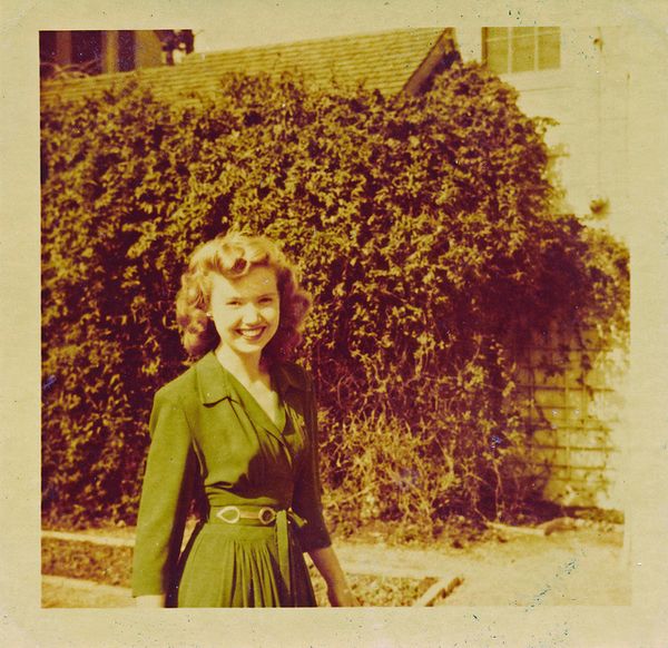 Lady in green, 1940's