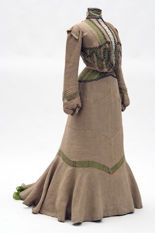 Day dress of unbleached linen with green silk underslip, 1901-2, Misses Leonard, St. Paul, US, Minn…