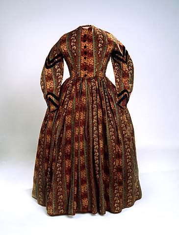 Dress, 1-Piece    Catalogue number: 1989.0055.002    Date: 1860-1865    Maker: Unknown    Descripti…