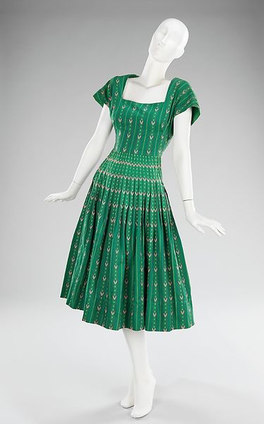 1950 Carolyn Schnurer: Schnurer developed coordinates and dresses that were unfussy, required minim…