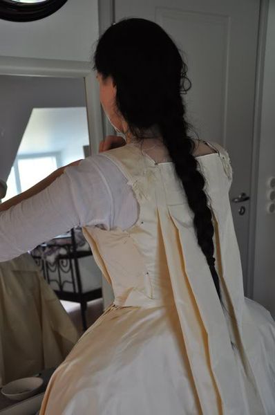 1760's Cream Robe à la Française - Construction notes from Before the Automobile