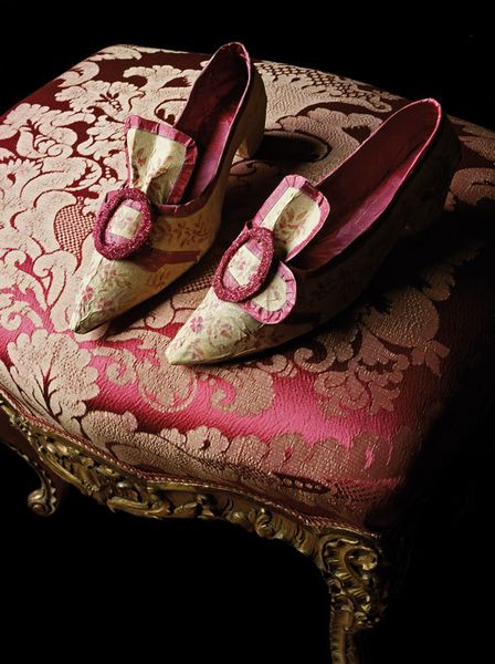 CHAUSSURES XVIIIÈME SIÈCLE.    18th Century shoes.