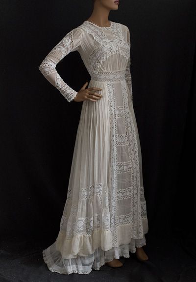 Edwardian Clothing at Vintage Textile: #7262 Lace wedding dress, c. 1910