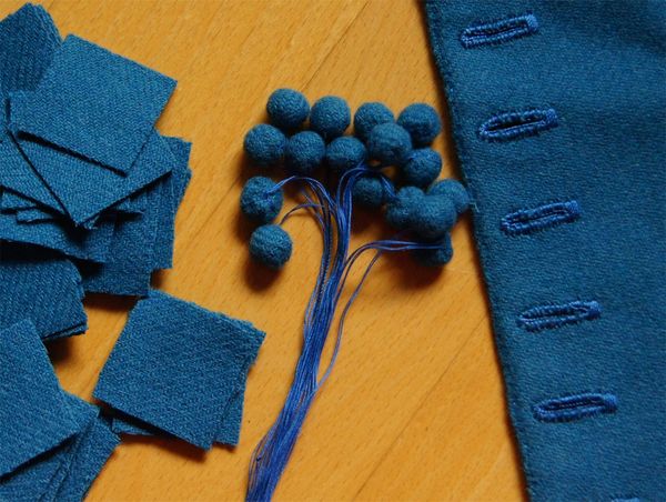 Round fabric buttons from squares