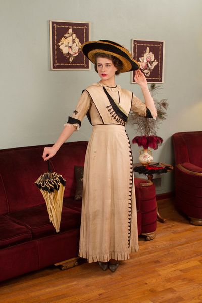 Vintage Edwardian Dress - c. 1911/1912 Incredible Raw Silk Daytime Dress with Button Accents