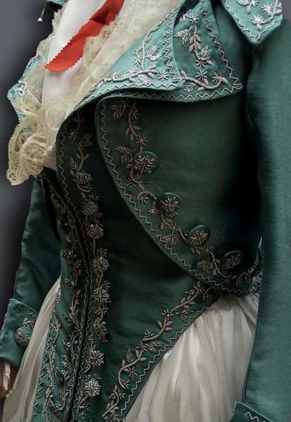 Reproduction of the Kyoto Costume Institute 1790 jacket and gilet, done by Reine des Centfeuilles.