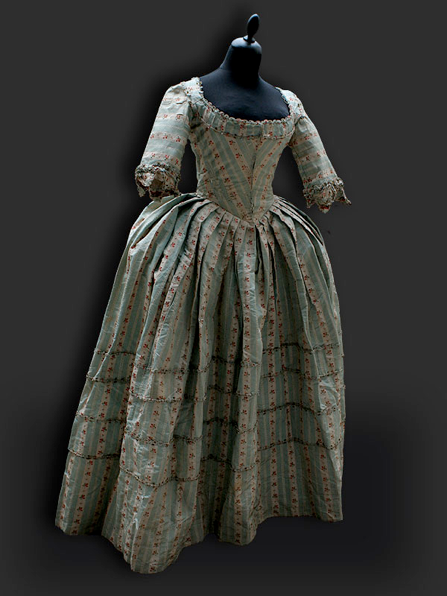 Round gown ca. 1770’s - 80’s From Reine des Centfeuilles