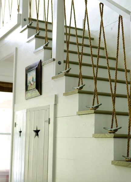 20 “Why Didn’t I Think of That” Ways to Decorate with Rope. #DIY for your stairs!