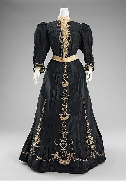 Dinner dress 1890-95