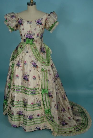 c. 1869 Warp Print Silk 3-piece Trained Ballgown