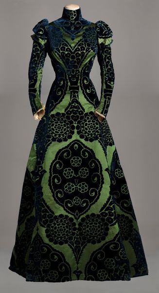 <3 Worth, Tea gown, 1895