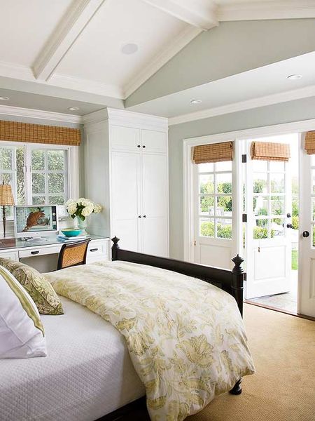 Such a pretty bedroom! {and great built in storage!}