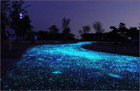 amazing driveway - glowstone mixed in with pavement/gravel...how cool would this be?