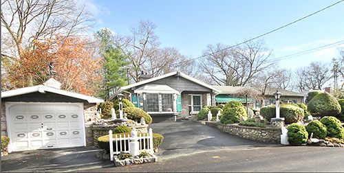 1960s "Storybook Ranch" time capsule house- 42 photos