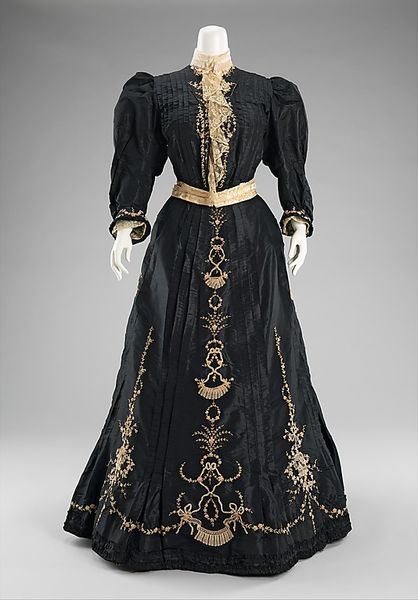 Dinner dress Date: 1890–95 Culture: French Medium: silk, linen, rhinestones