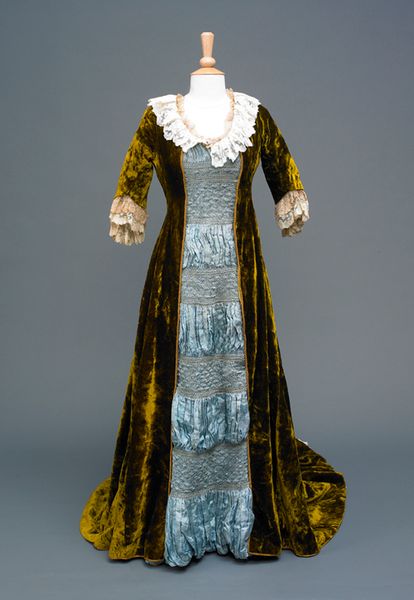 Aesthetic dress, 1880-90
