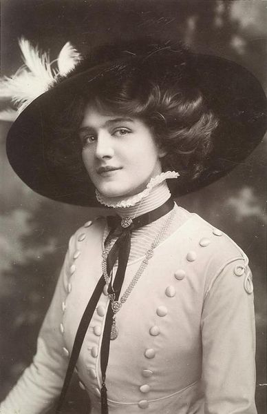 Costume Diaries: Adventures in hat making: Edwardian hat, part 4, Fantasy vs Authenticity