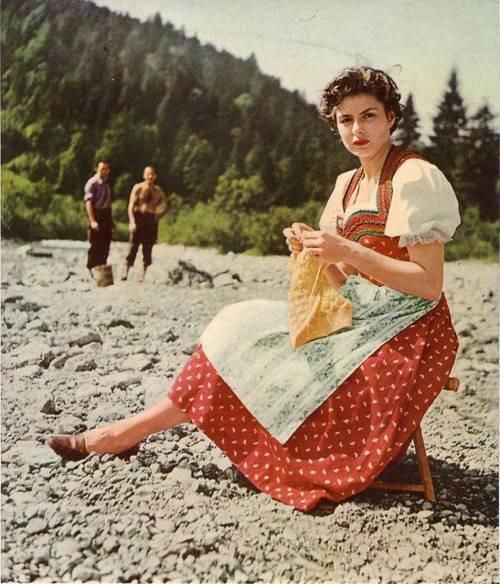 How cool! Rp: Ingrid Bergman knitting.