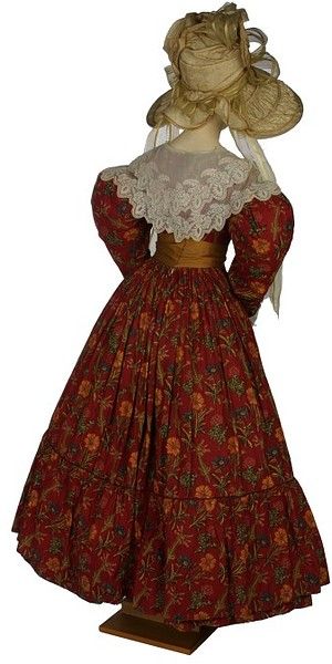 1830 extant gown, LOVE THE FABRIC!