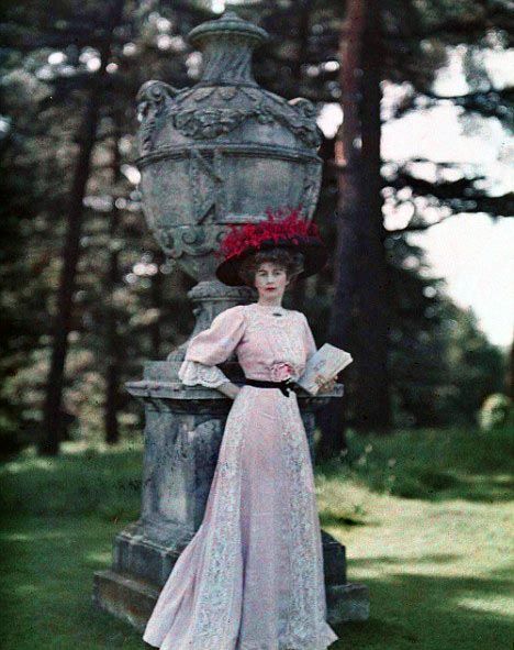 Rothschild collection, Lady Helen Vincent, 1906. Color