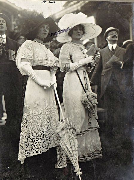 At the races, 1911-1914