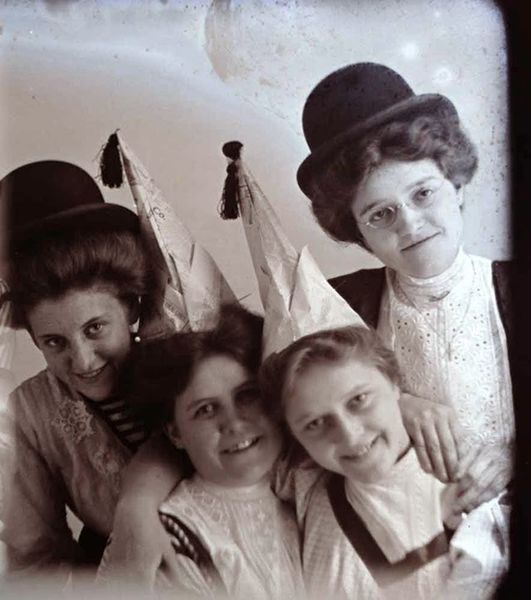 http://www.vintag.es/2014/09/rare-female-portraits-of-rural-america.html