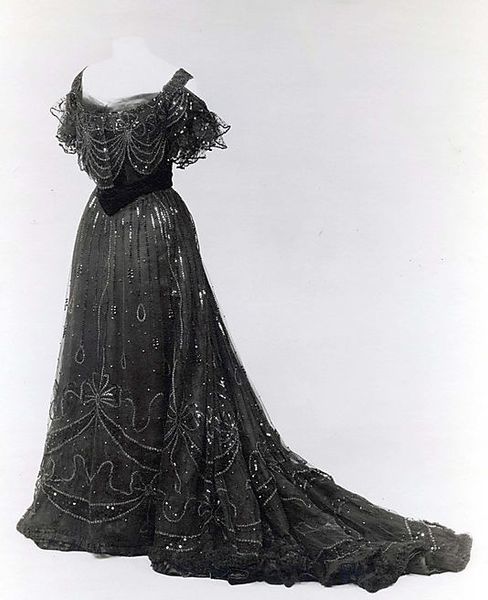 Dress House of Worth Date: 1906–8 Culture: French Medium: silk Accession Number: 37.144.4a–c Th…