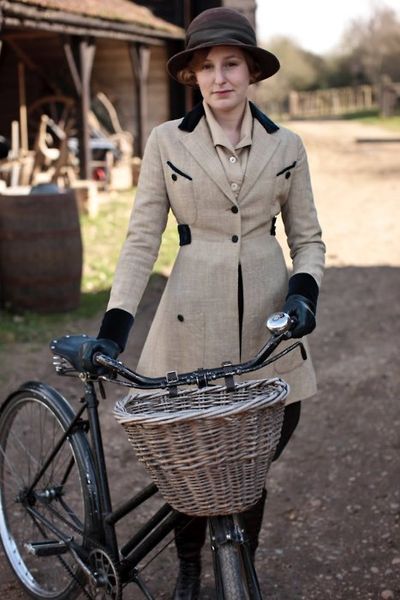 Edith, 'Downton Abbey'. Gorgeous cycle costume, typical of those adapted from riding habits worn du…