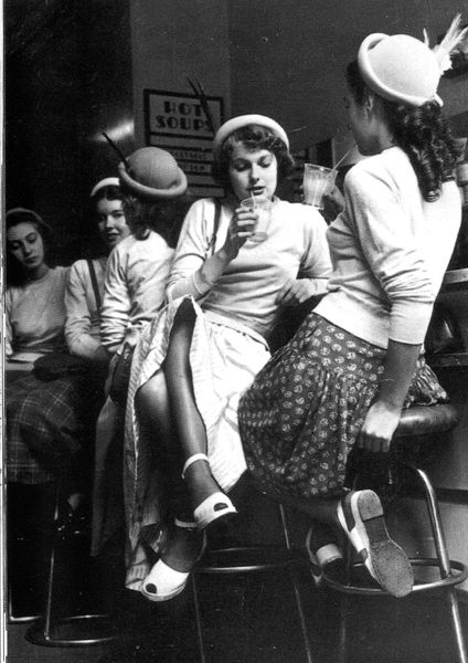 soda shop 1940s.