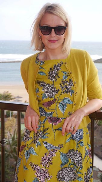 Lauren Laverne wears Boden Kiera Dress & cashmere. March 2015.