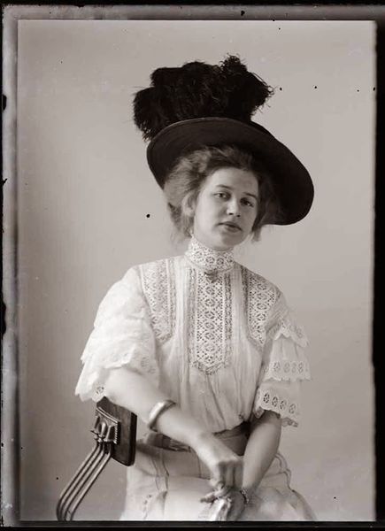 http://www.vintag.es/2014/09/rare-female-portraits-of-rural-america.html