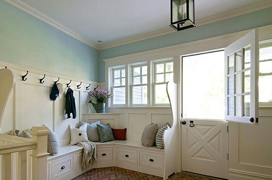 Great entry/mudroom