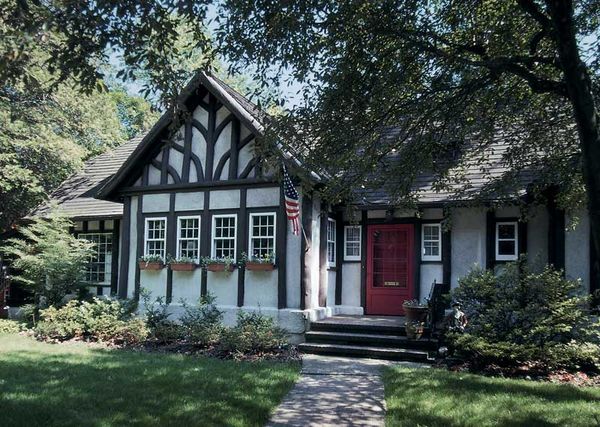 An English-influenced Arts & Crafts house in Short Hills, NJ (Photo: James C. Massey)