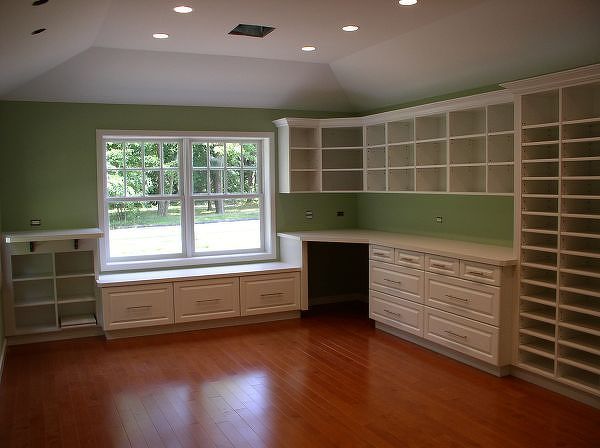 what an amazing sewing/crafting space