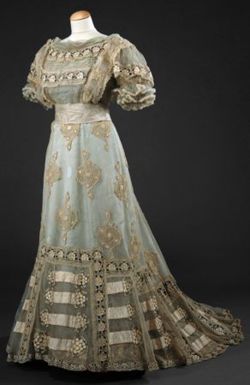 circa 1900 Dress via the Museu Nacional do Traje e da Moda