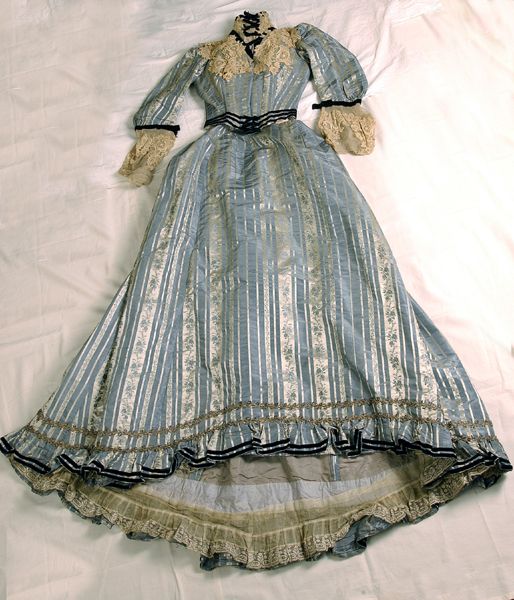 Afternoon dress, ca. 1901. Two pieces: tight-fitting bodice of grey/blue & cream striped woven silk…