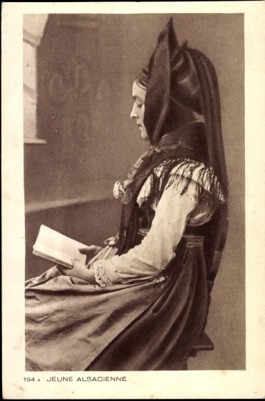 Postcard Jeune Alsacienne lisant dans un costume | akpool.co.uk