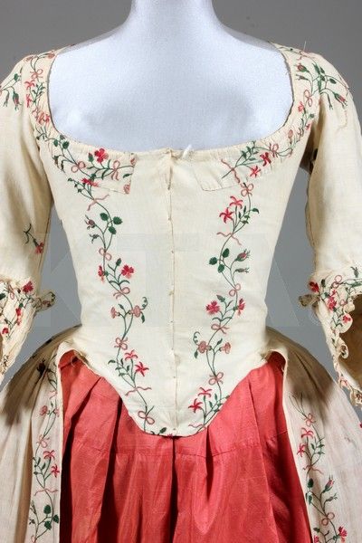 An embroidered lawn robe l'Anglaise, circa 1770-80, delicately embroidered in chain stitch (tambour…