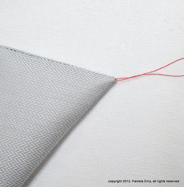 Incroyable... L'astuce des tailleurs pour retourner une pointe de col. Valable pour tout angle à r…