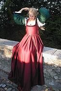 This kleid (German Dress, also called a kirtle for the early Tudors) is made of dark red wool.