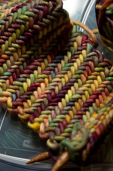 Love these stitches in this Herringbone Cowl: pattern from Ravelry