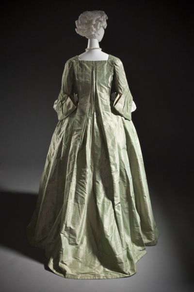 Back view, robe a la Française, Europe, c. 1725. Green silk taffeta, stomacher embroidered with fl…