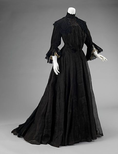 Mourning dress 1902-1904