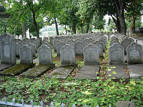 I find cemeteries hauntingly beautiful