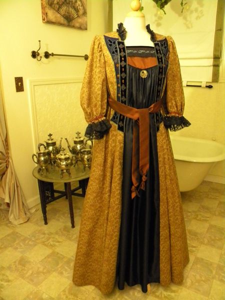 Victorian Aesthetic Movement tea Gown repro by bustlelady, via Flickr