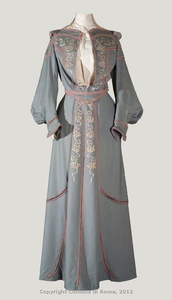 Day dress, ca. 1901-02. Wool with embroidered silk roses and soutache. The flaps on the shoulders w…